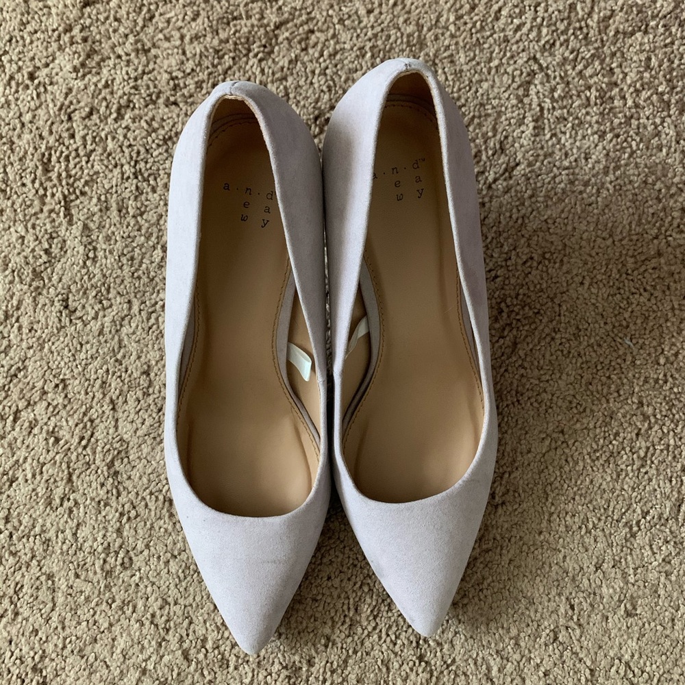EUC A New Day lilac faux suede pumps size 9